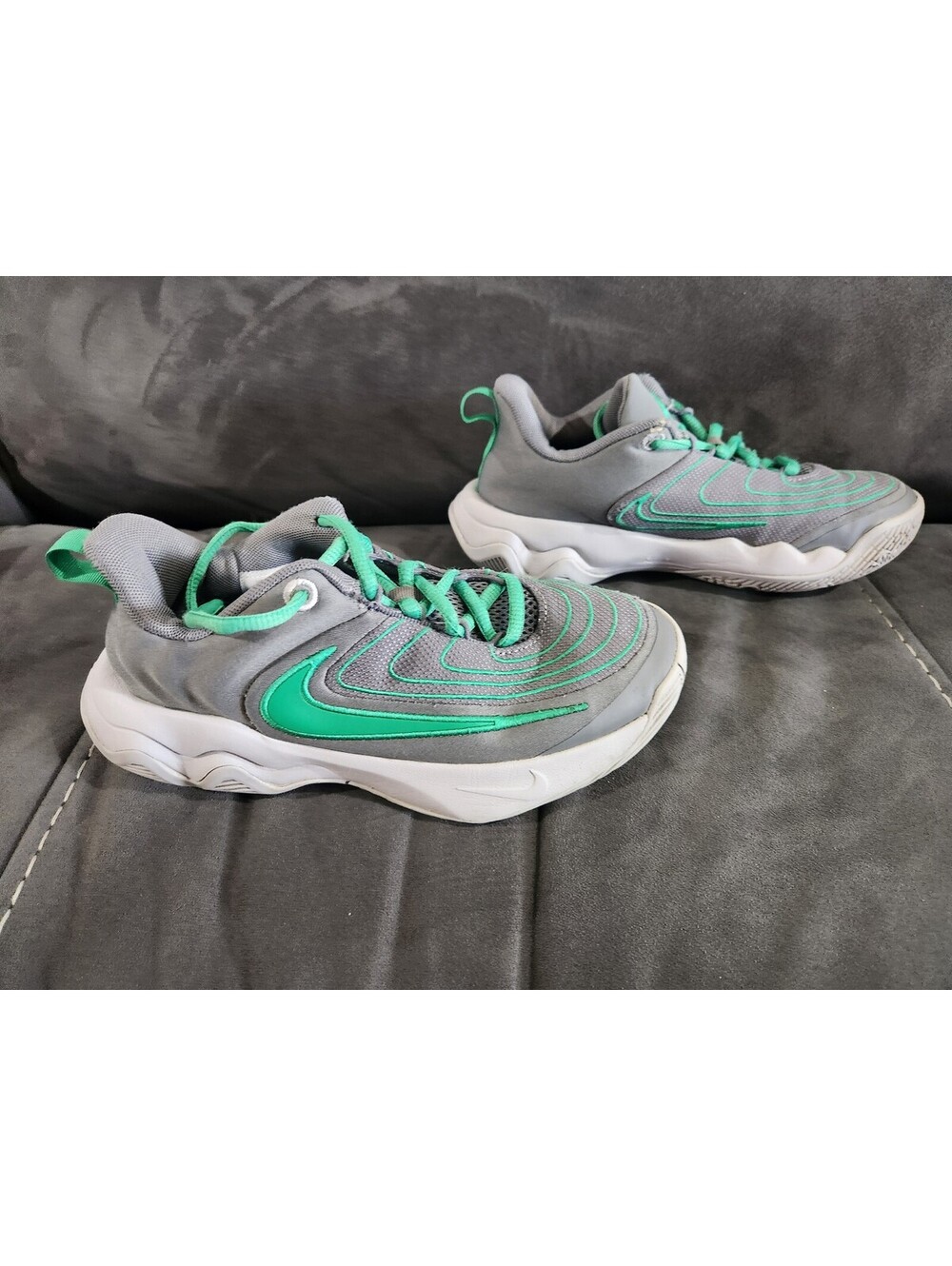 Nike Giannis Kids Gray Green Basketball shoes Sz 2Y